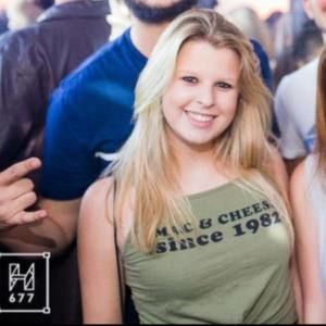 Meet your Posher, Júlia